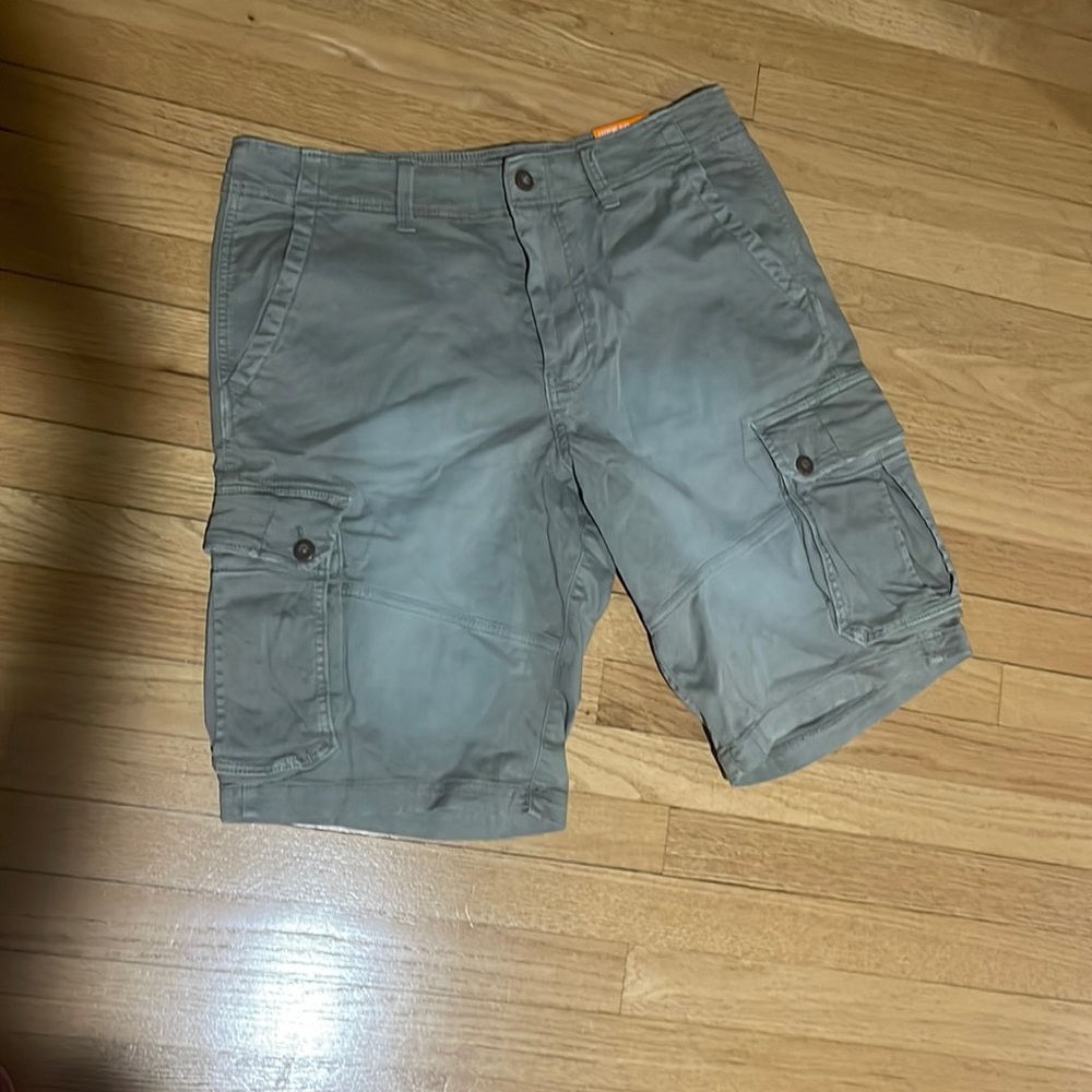 American Eagle cargo short